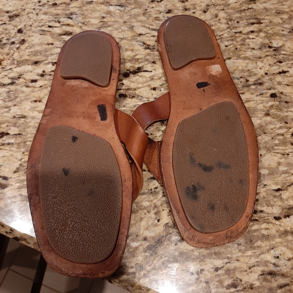 100% Authentic Dolce and Gabbana Sandals w/Box - Picture 3 of 7